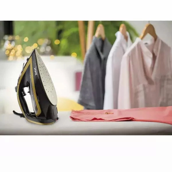 Tefal Ultimate Turbo Pro Anti-Scale 3000W Steam Iron - Black & Gold | FV5696GO